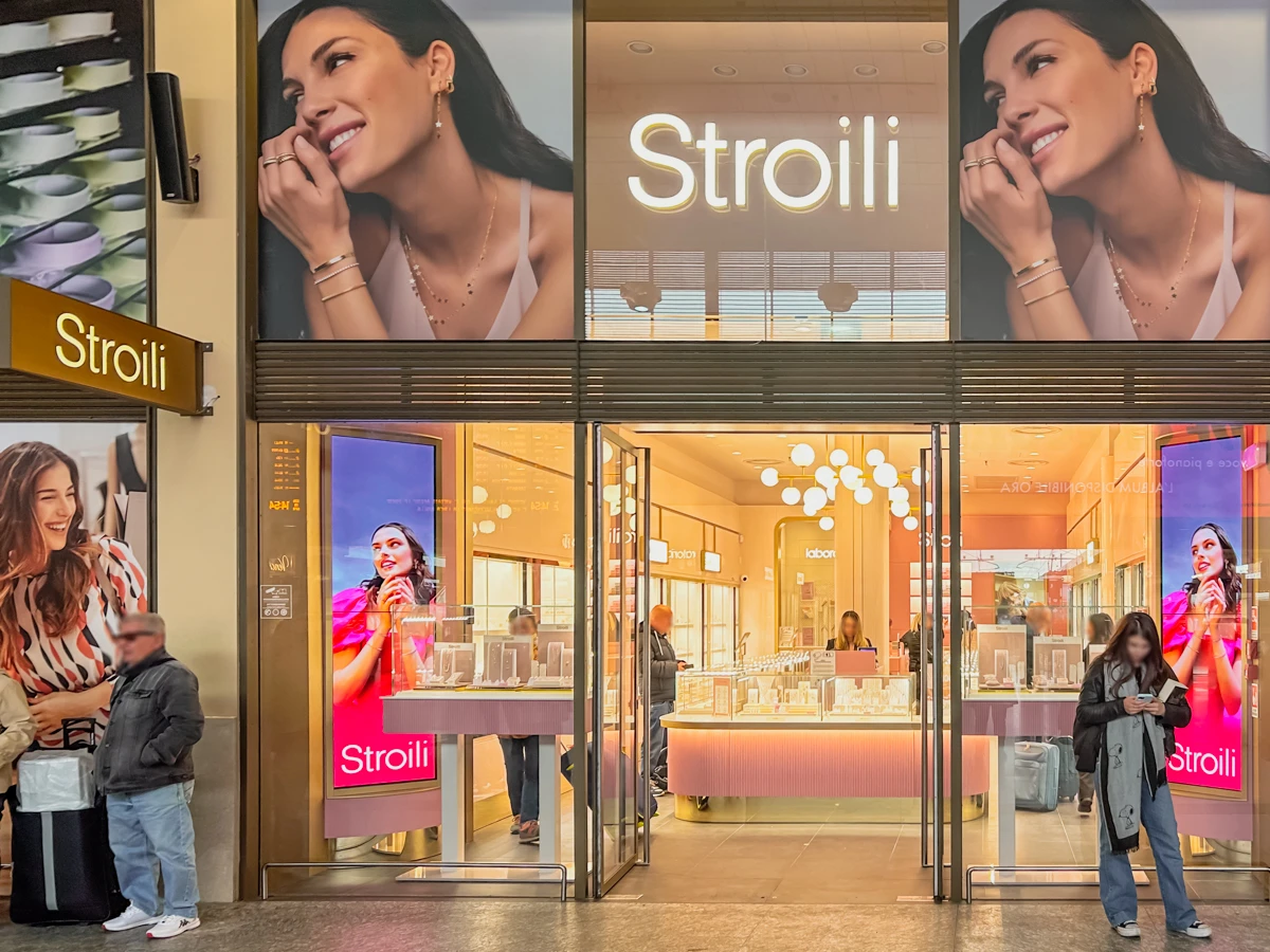 Stroili illumina Torino Porta Nuova e Roma Termini!